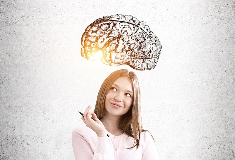 vendas no natal: menina pensativa ativando cérebro