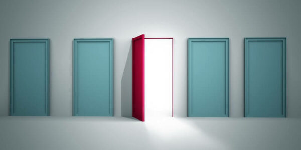 cinco portas para escolher e uma porta aberta para negócio