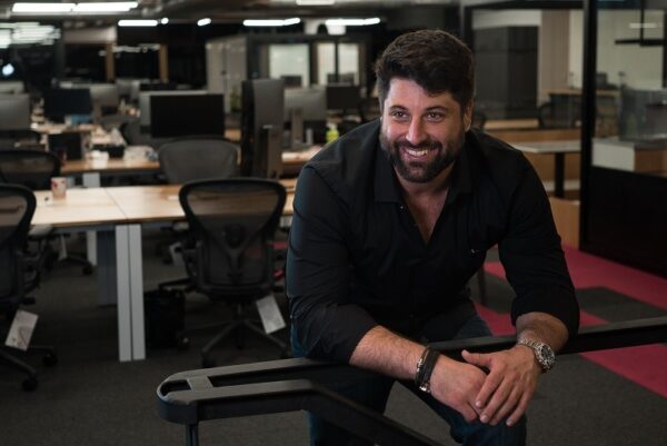 De vendedor de caConheça a trajetória de Alfredo Soares a frente das gigantes xtech e loja integrada no segmento de lojas virtuais