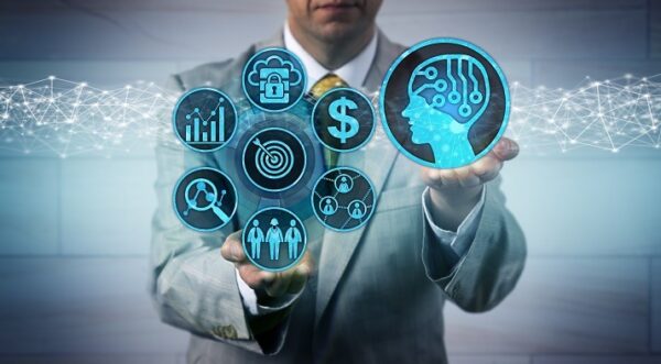 homem faz gestão de recursos para alcançar maior produtividade