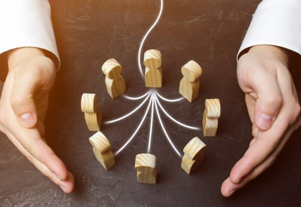 mao protege rede de clientes simulando CRM