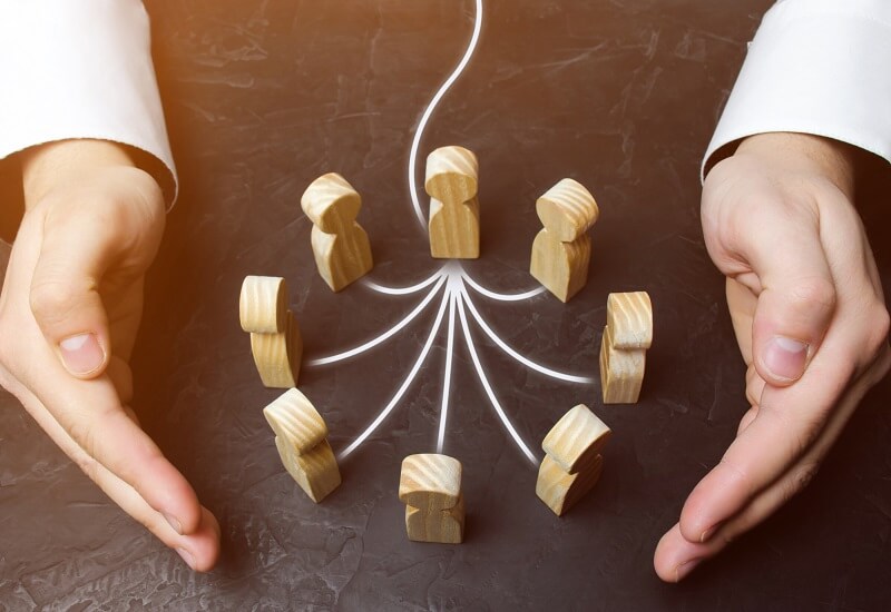 mao protege rede de clientes simulando CRM