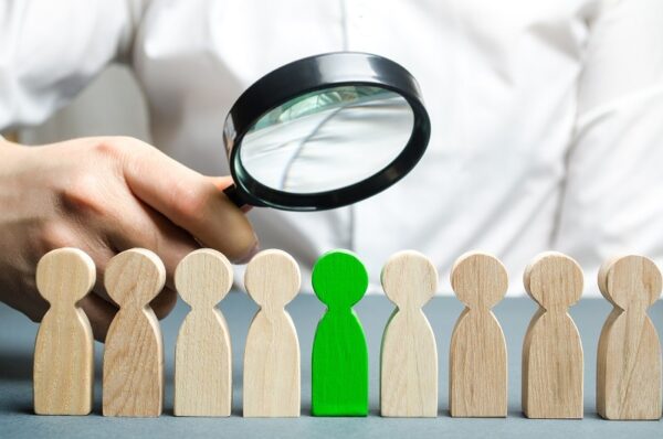 mão co lupa selecionar melhor vendedor