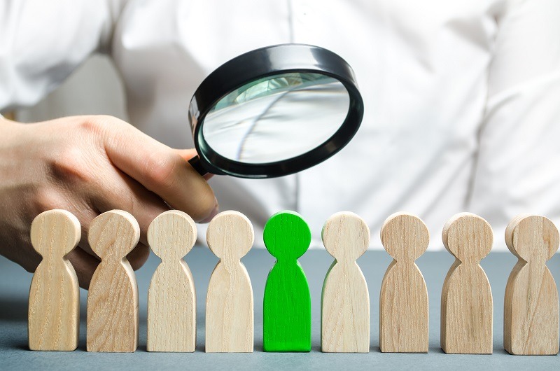 mão co lupa selecionar melhor vendedor