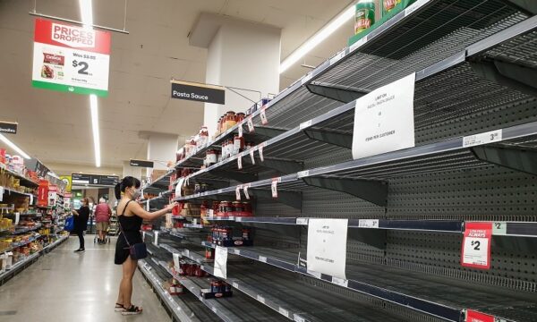 prateleiras vazias no varejo supermercado