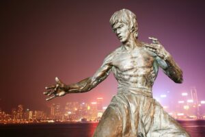 estatua do Bruce Lee em hong kong