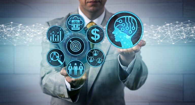 mão segura dados de marketing e vendas para gerar inteligência preditiva