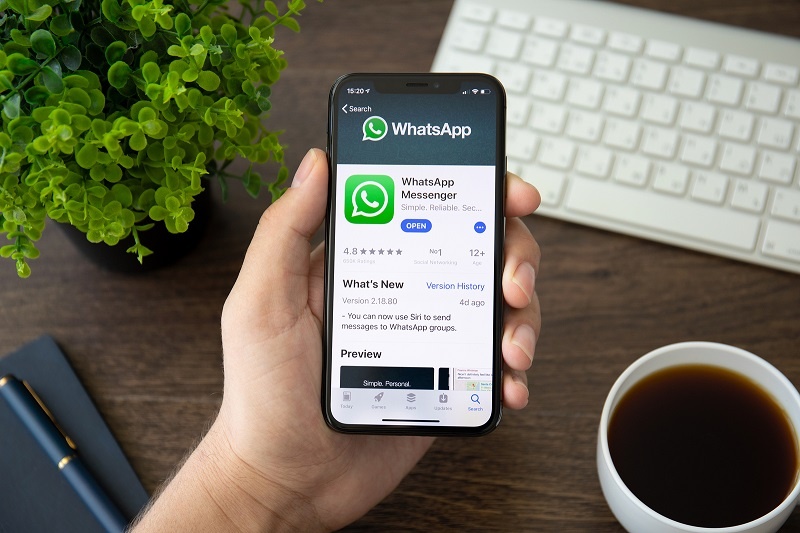 vendedor faz venda pelo whatsapp de forma profissional