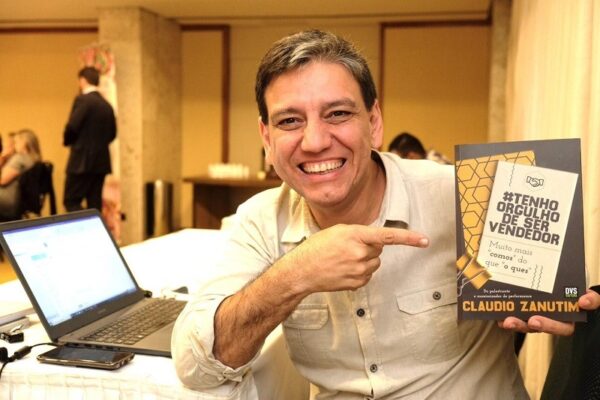 claudio zanutim aponta seu novo livro tenho orgulho de ser vendedor