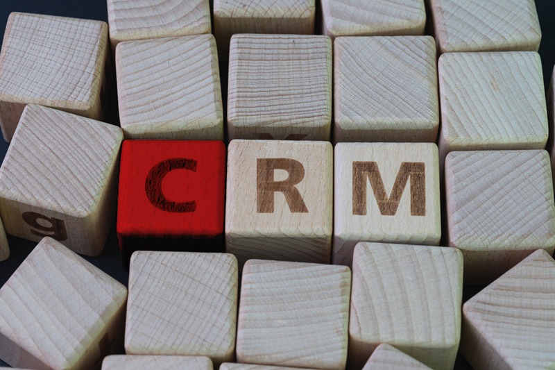 crm blocos de madeira com um diferente